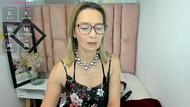 Chatroom XXX en direct de Issa_Milf__