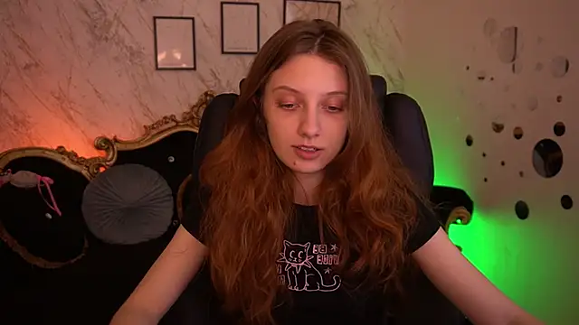 CuteeFoxy's Live XXX Chat