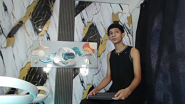 TWINKS_BOYSX Show Webcam