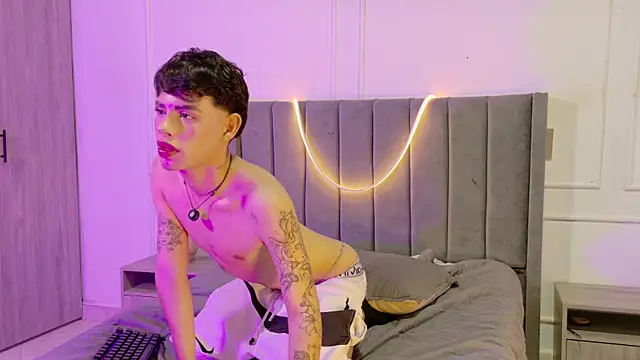 Pokazy przed kamerką – Zeyn_smith