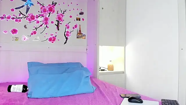 TaylorBloom's Live XXX Chat