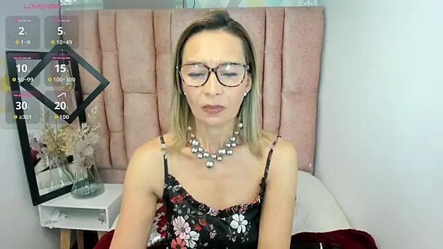 Issa_Milf__ 现场XXX聊天