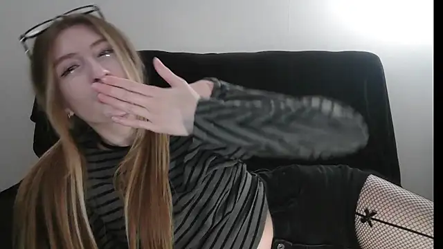 ErikaShyy Chat XXX in diretta