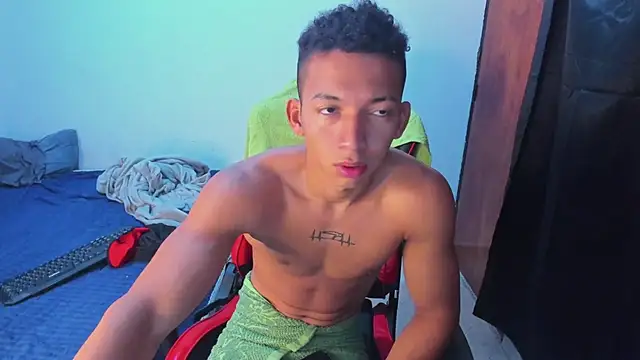 JuanchiT66's Webcam Show
