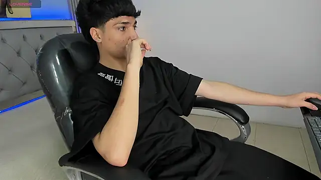 SamBlack_ élő XXX-chatje