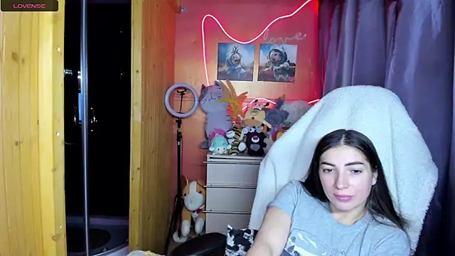 Fiery_Brunette_'s Live XXX Chat