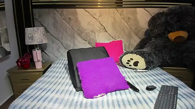 Niyirey1's Webcam Show