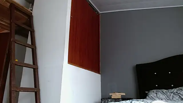 Emilia_1995 Adlı Modelin Canlı XXX Sohbeti