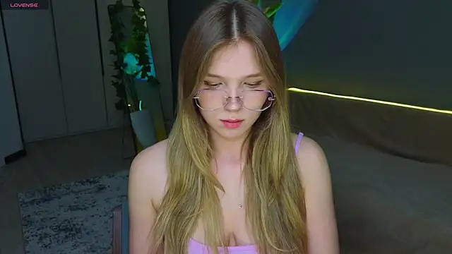 linakorvin's Live XXX Chat
