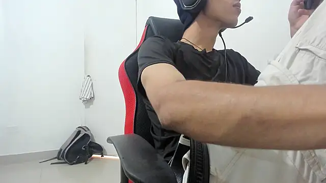 MAPLOZOX04's Webcam Show