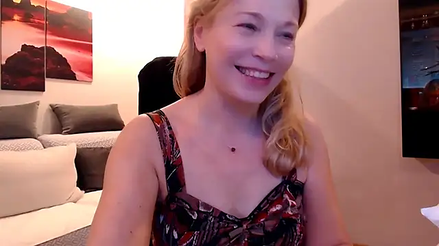 love-bionda élő XXX-chatje