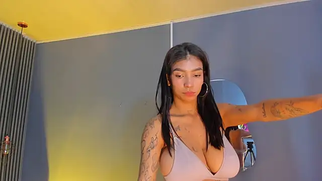 LauraAristizabal Live XXX-Chat