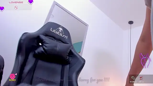 lucy_blue28 élő XXX-chatje