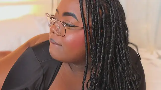 Pokazy przed kamerką – Ayanaa_Ebony_