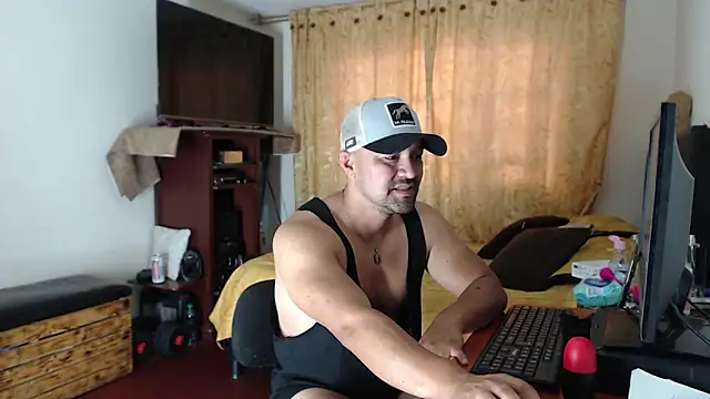 AlejoMoretti Show in webcam