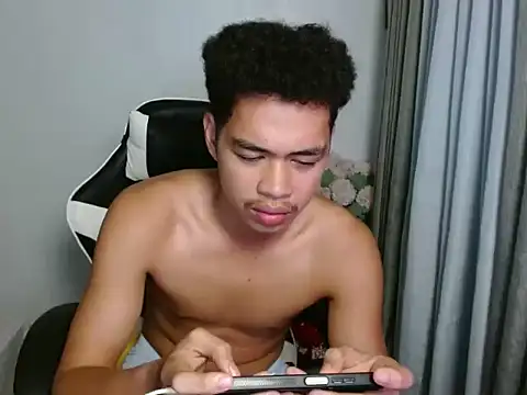 Czat XXX na żywo – curlyasian_njxx