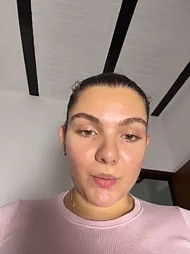 Eva_stark10 Adlı Modelin Canlı XXX Sohbeti