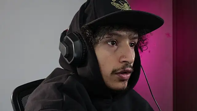 trieone live XXX chat
