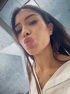 Chat XXX en directo de MystiqueXXX