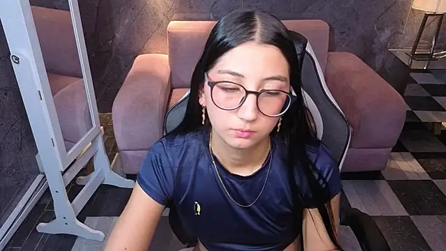 Sophie_jones_b Adlı Modelin Canlı XXX Sohbeti