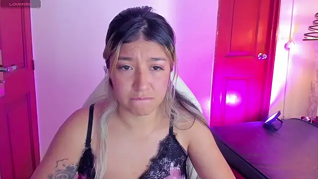 Dahiana_Dmour_'s Live XXX Chat