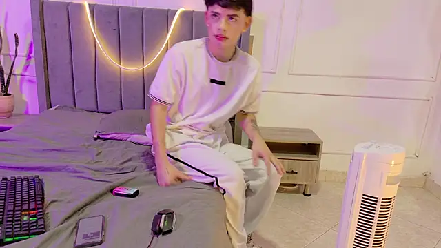 Онлайн чат XXX Zeyn_smith