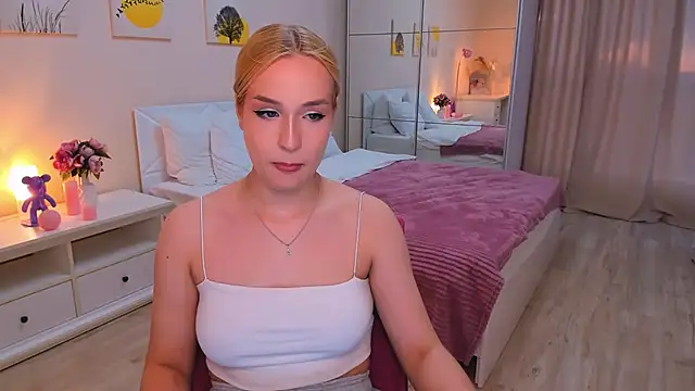 Chat +18 de serene_land ao vivo
