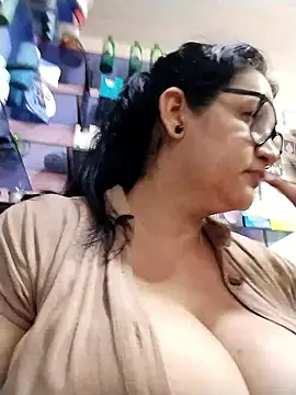 Chat +18 de keilymadam ao vivo