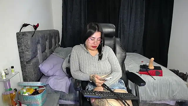 Dakotattoo Chat XXX live
