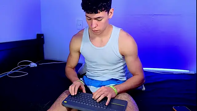Luke_Muscle webkamerás műsora