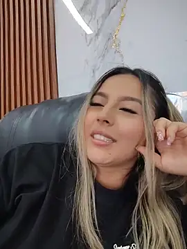 CelesteBlaze_ Chat XXX in diretta