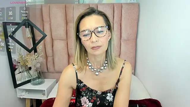 Chat XXX en directo de Issa_Milf__