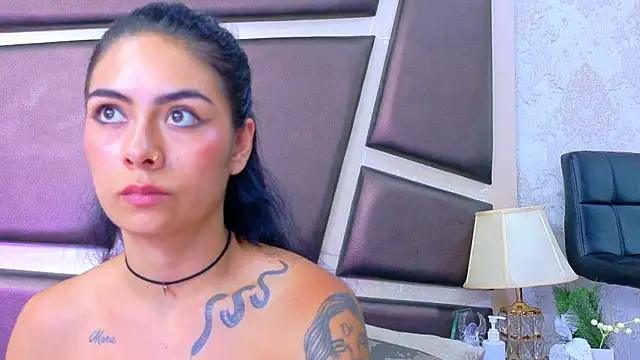 XXX chat uživo modela NicoleEsposito