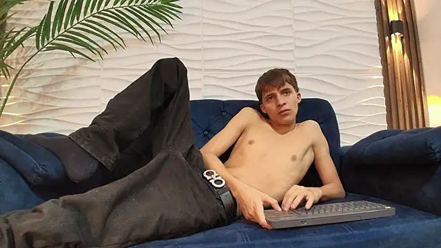 Pokazy przed kamerką – Pavo_tv