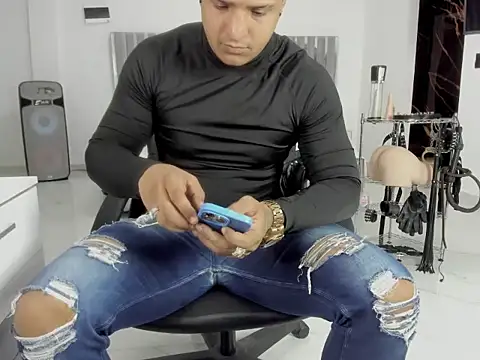XXX chat uživo modela master_leather