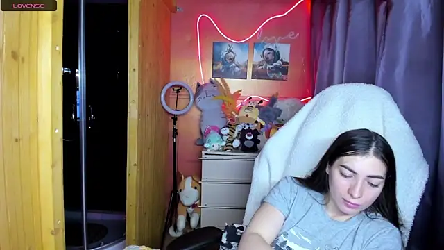 Chatroom XXX en direct de Fiery_Brunette_
