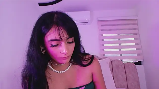 Malaia_thompson_ webcam show