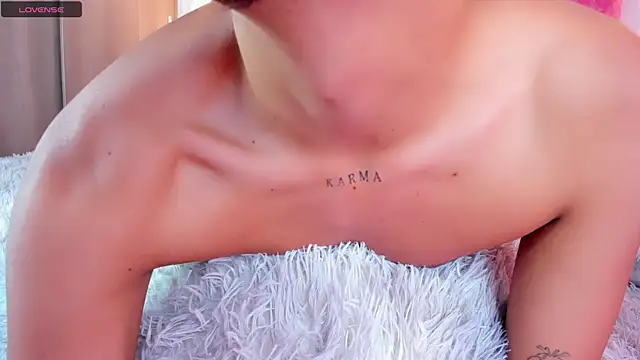 Вебкам-шоу adhara_smith_