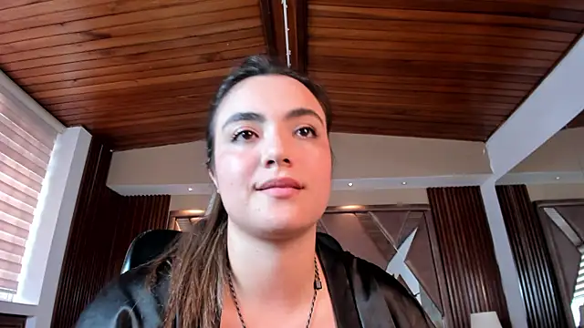 IsabellaaJoness লাইভ XXX চ্যাট