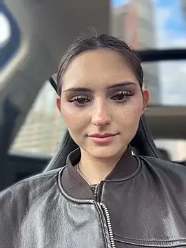 دردشة AnitaFly الجنسية المباشرة