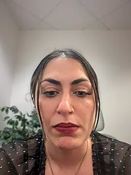 YourQueen18 网络视讯表演