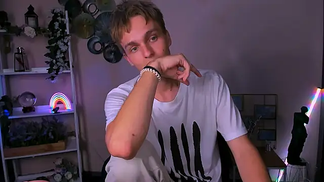 john_lik: διαδικτυακό σόου στην κάμερα