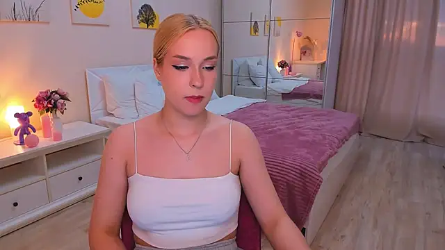 Chat +18 de serene_land ao vivo