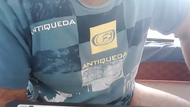 eduar570 Show in webcam