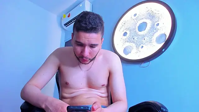 mike_257 Live XXX-Chat
