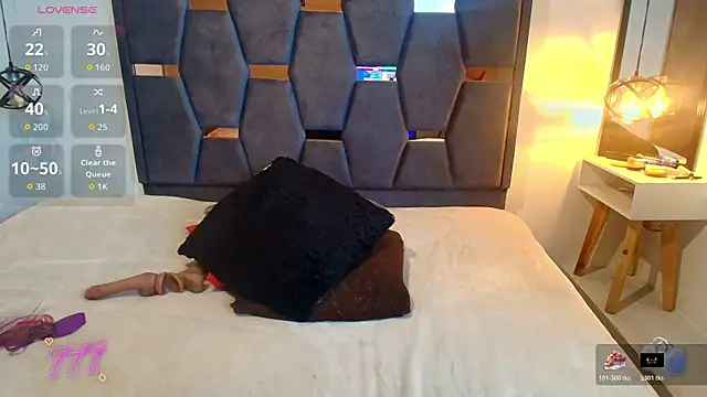Keyla_Brunette_ Chat XXX in diretta
