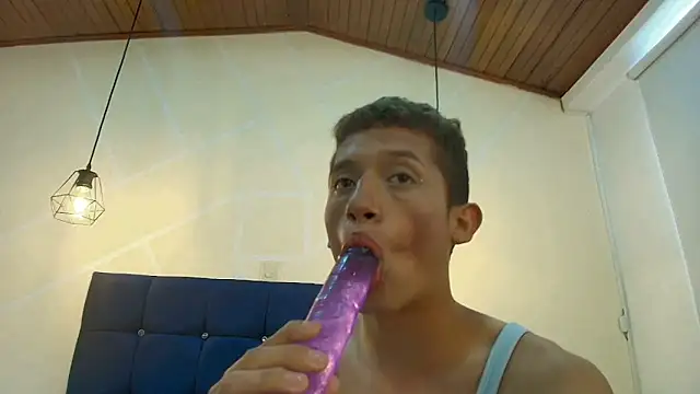 Pokazy przed kamerką – naoki_araii