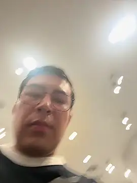 Živý XXX chat andrewmhilton_