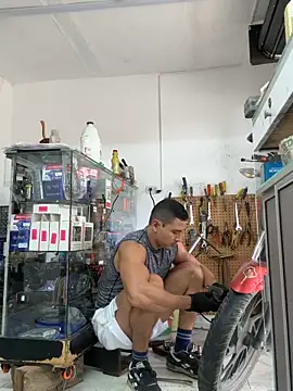 XXX chat uživo modela Paul22cm-