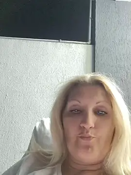 Divineblond live XXX chat
